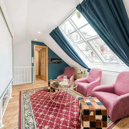 Exclusive 2 Floor Design براغ
